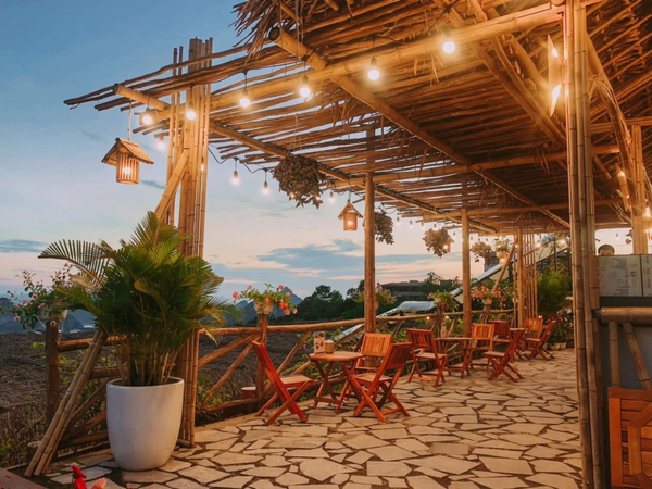 Quan Cafe Ben Van Don 7