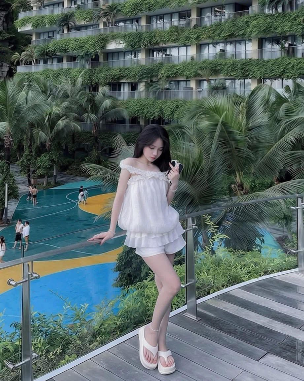 Góc Checkin Tại Flamingo Cát Bà Beach Resort