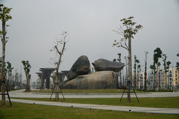 Các Điểm Tham Quan Như Hòn Trống Mái Làm Sầm Sơn Càng Thêm Cuốn