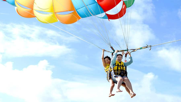 Các Hoạt Động Chèo Thuyền, Thả Diều, Nhảy Dù Giúp Hải Tiến Thu Hút Khách