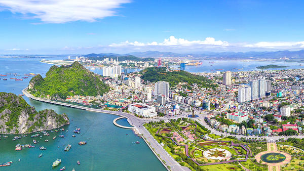 Quảng Ninh Nổi Bật Với Cảnh Quan Thiên Nhiên Hùng Vĩ