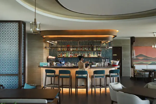 Quầy Bar Hiện Đại, Không Gian Thoáng Đãng, Thưởng Thức Đồ Uống Độc Đáo