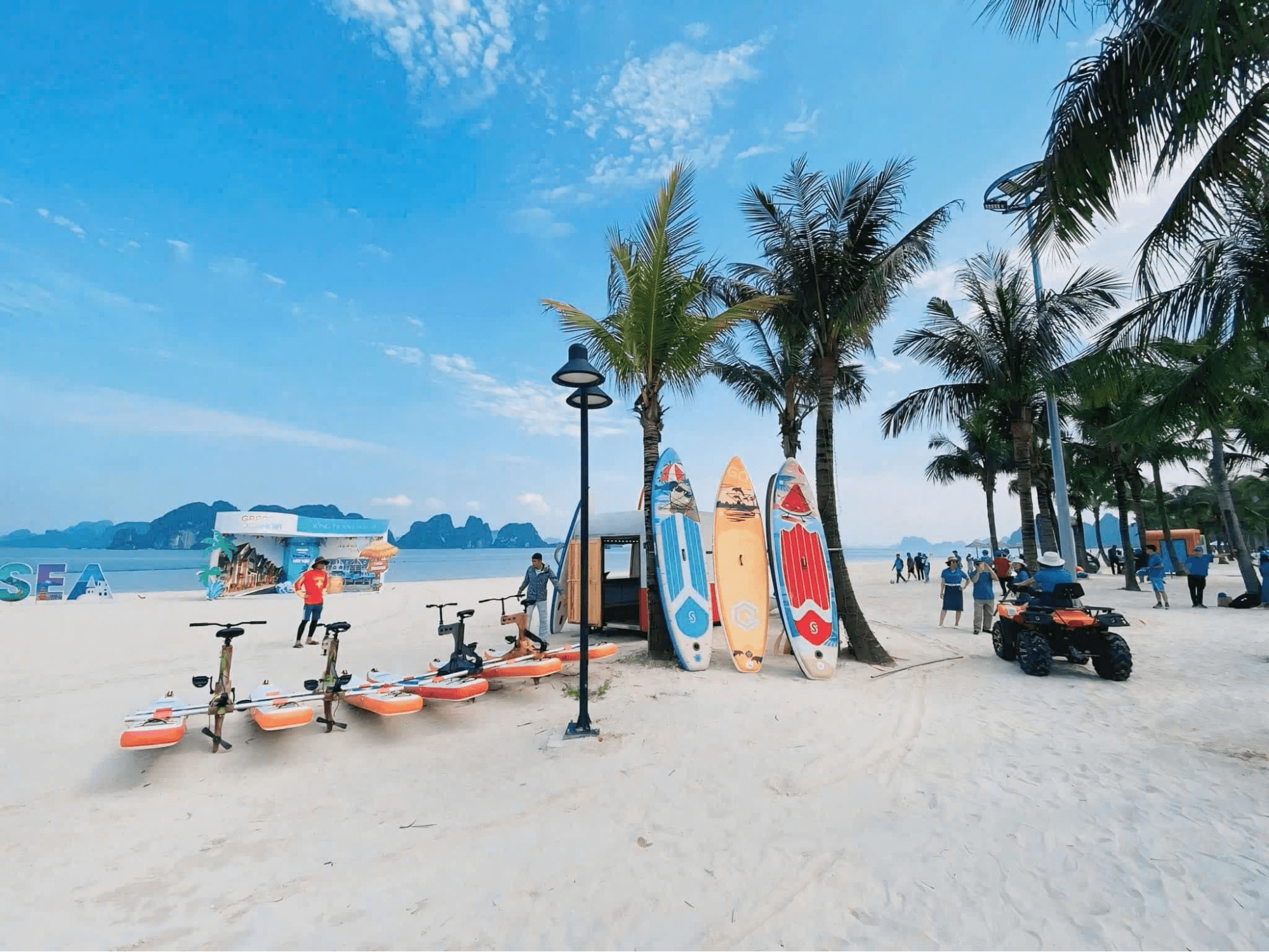 Bãi Biển Riêng Tư Trải Dài Với Cát Trắng Mịn Màng