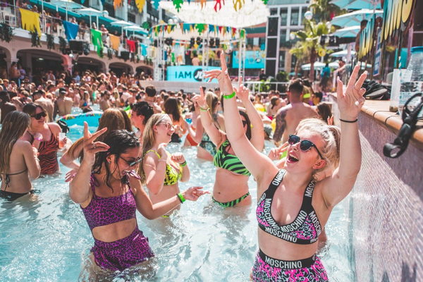 Những Dịp Phù Hợp Để Tổ Chức Pool Party