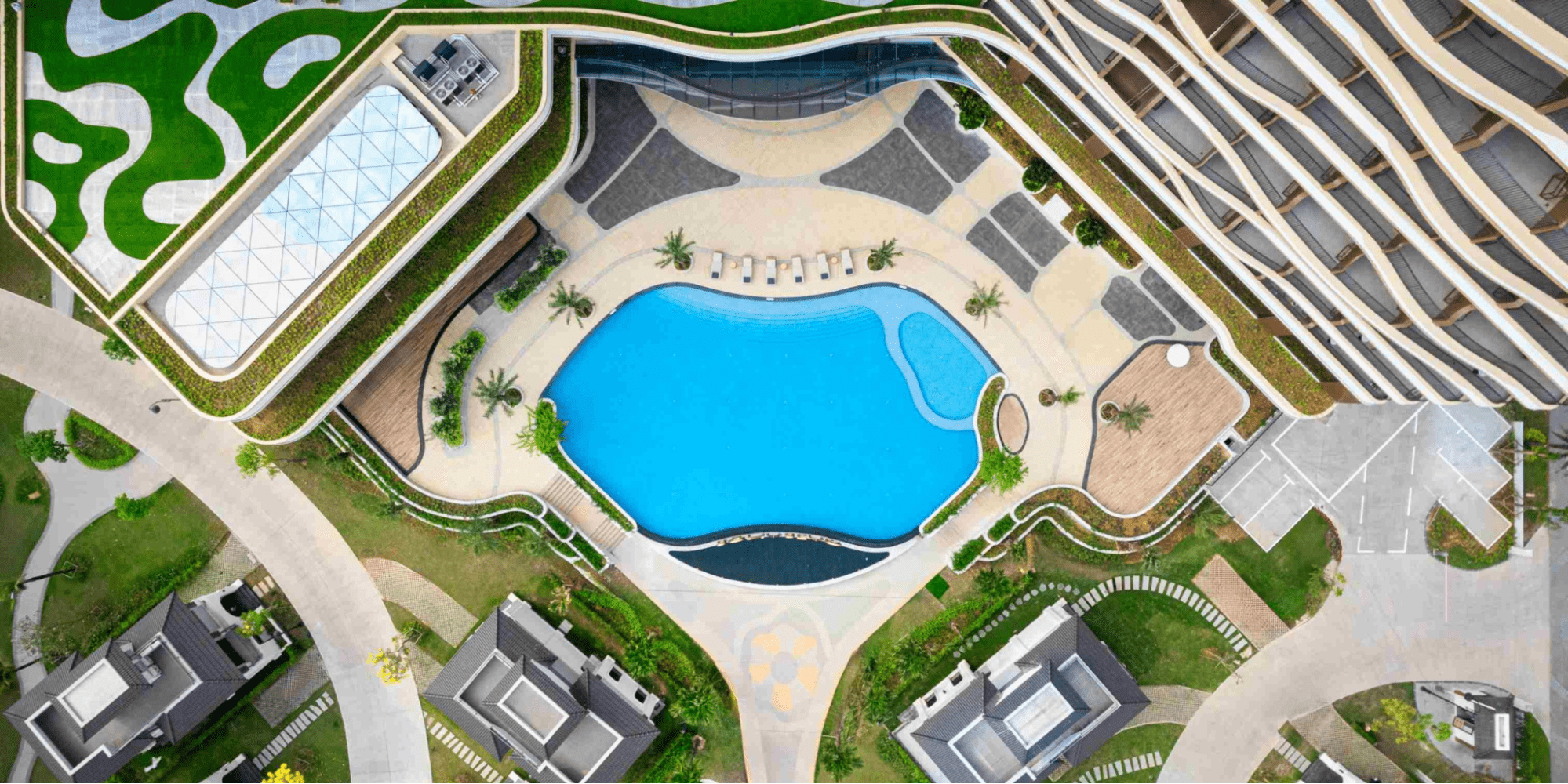Thả Mình Trong Làn Nước Mát Lạnh Tại Bể Bơi Vô Cực Với View Biển Không Giới Hạn