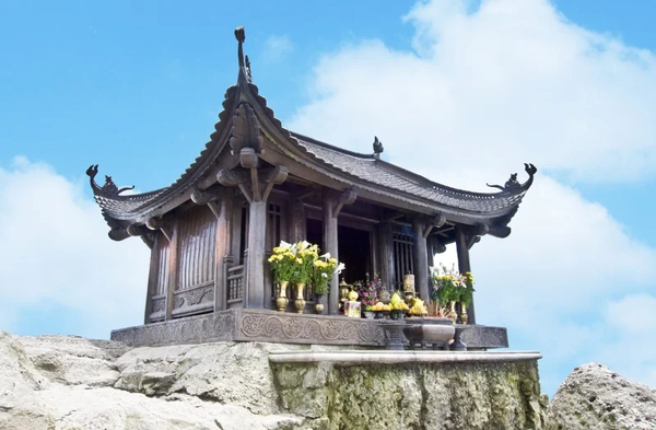 Chinh Phục Con Đường Trekking Lên Chùa Lôi Âm