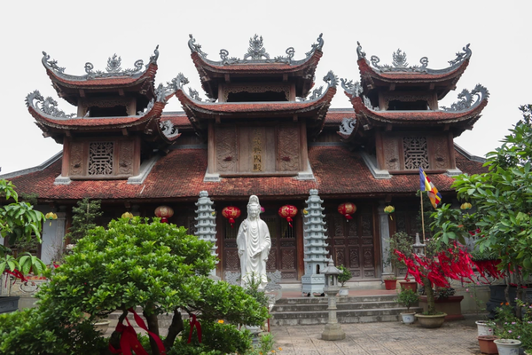 Vẻ Đẹp Thanh Tịnh Của Chùa Ngâu Linh Thiêng