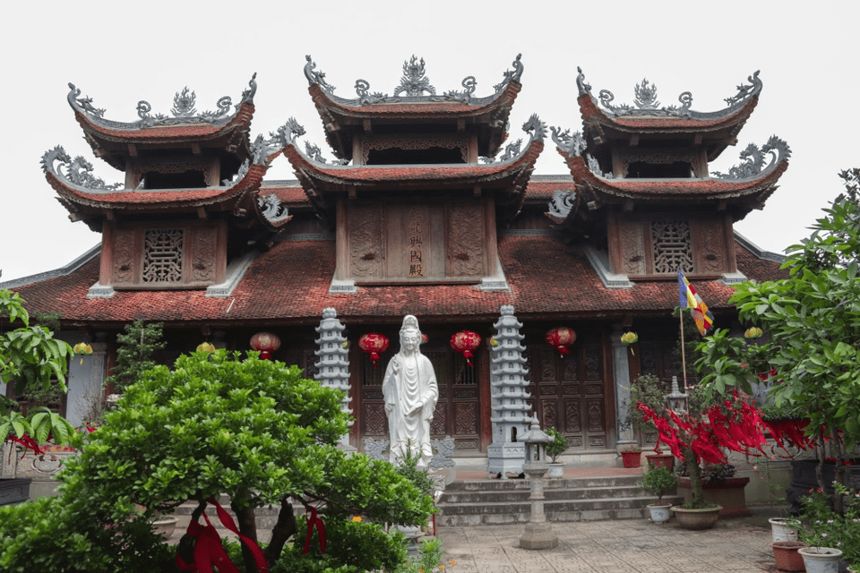 Vẻ Đẹp Thanh Tịnh Của Chùa Ngâu Linh Thiêng