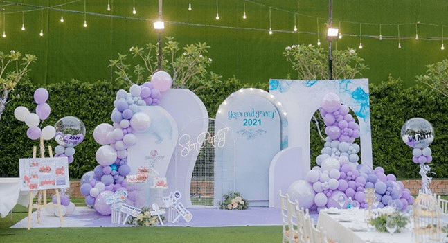 Mẫu Backdrop Year End Party Dạng Khung Tròn Mới Lạ Và Thu Hút