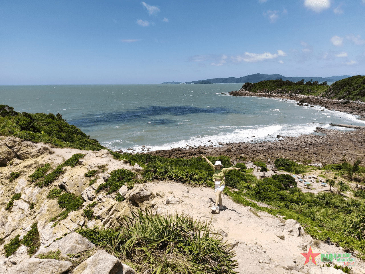 Đảo Quan Lạn - Viên Ngọc Giữa Lòng Biển Vắng