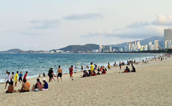  Nha Trang - Thành Phố Biển Sôi Động Với Làn Nước Xanh Trong