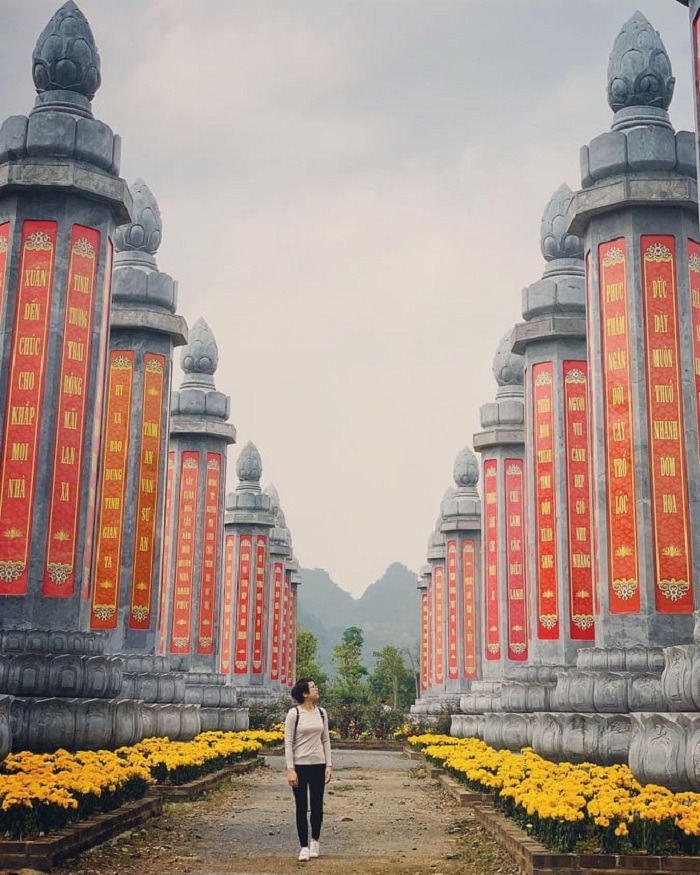 Dao Buoc Giua Vuon Cot Kinh Khong Lo Day Uy Nghiem