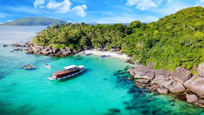 10 hòn đảo đẹp nhất Việt Nam bạn nhất định phải ghé một lần 32 Đảo Côn Đảo - Bà Rịa Vũng Tàu
