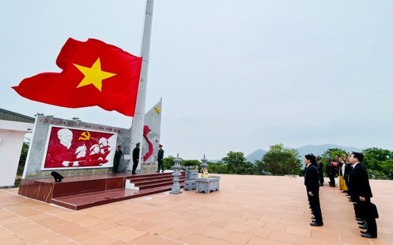 Check-In Cột Cờ Quốc Gia Và Các Di Tích Lịch Sử