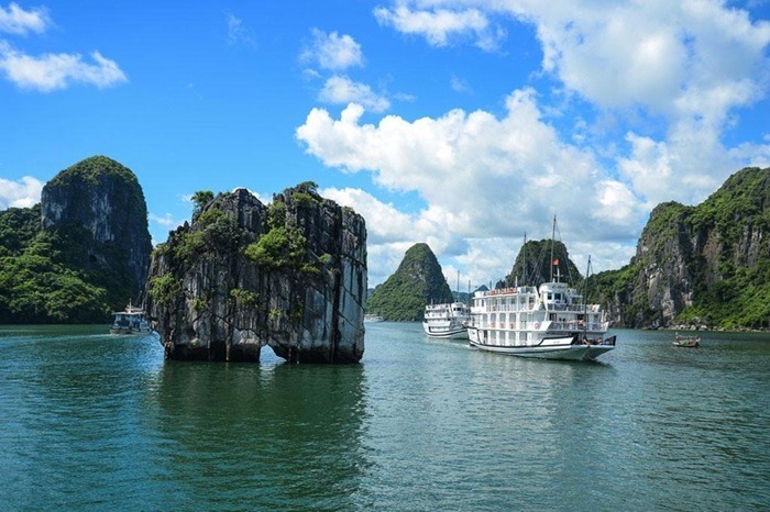 Hình Dáng Độc Nhất Vô Nhị Giữa Biển Trời