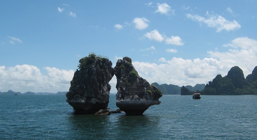 Hòn Trống Mái - Biểu Tượng Tình Yêu Nổi Tiếng