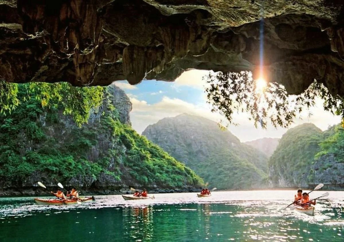 Ngam Nhin Ve Dep Ky Ao Ben Trong Long Hang Sang