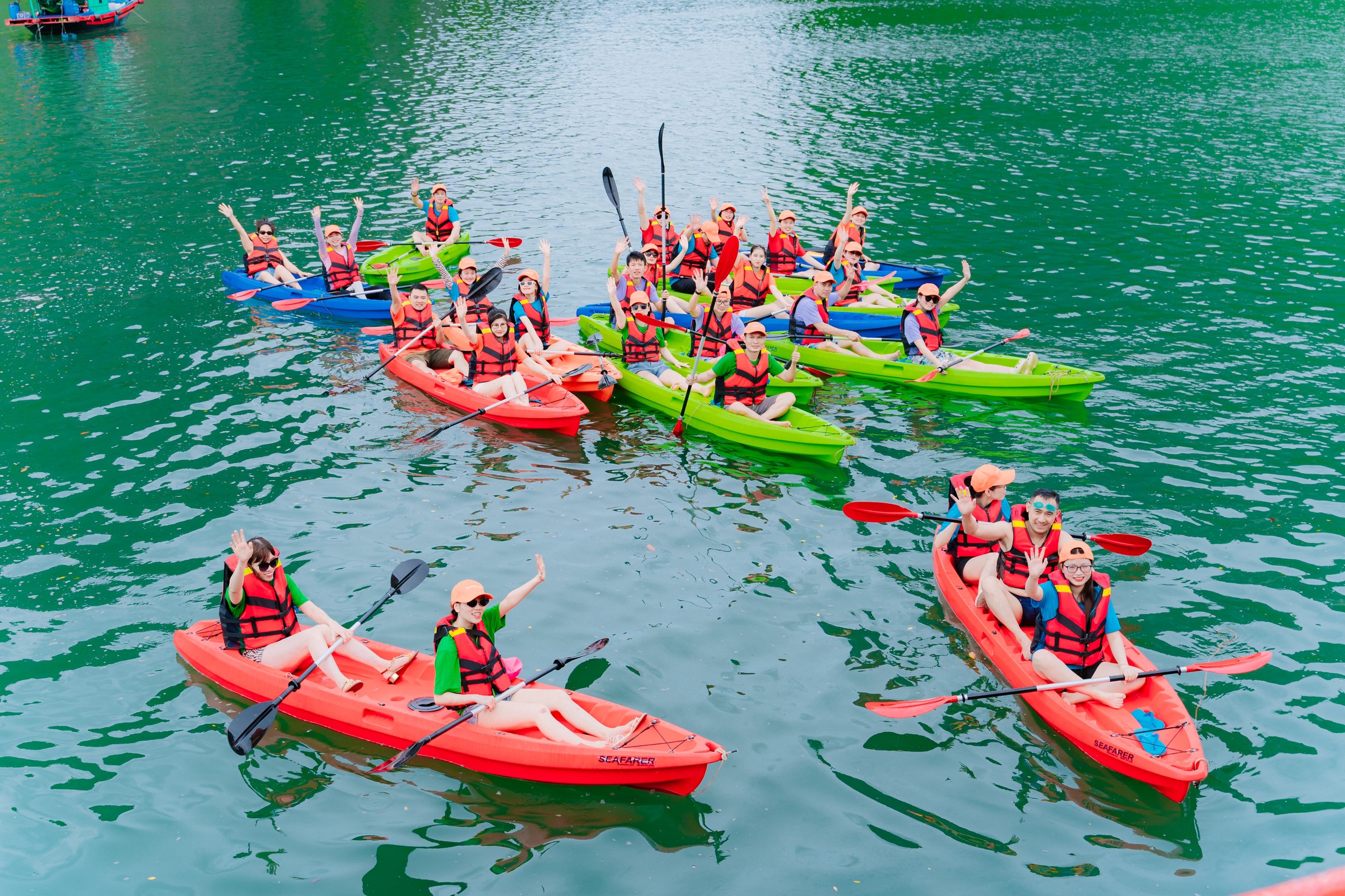 Trai Nghiem Cheo Thuyen Kayak Tham Quan Lang Chai