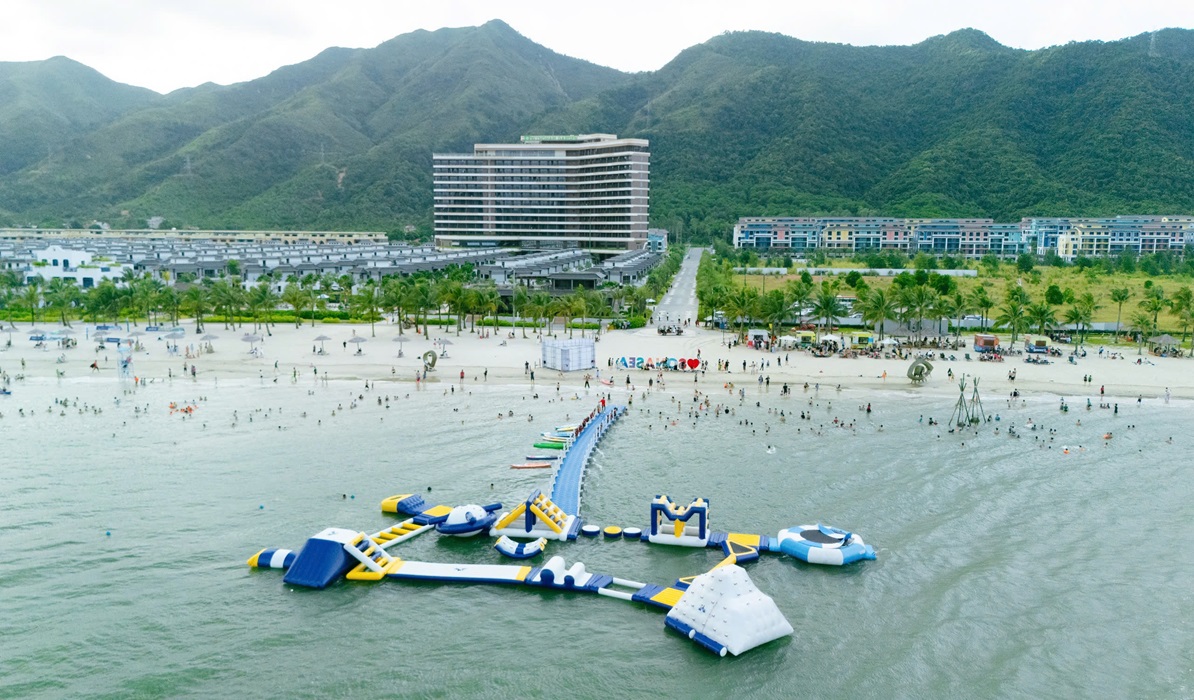 Bãi tắm Sonasea Vân Đồn