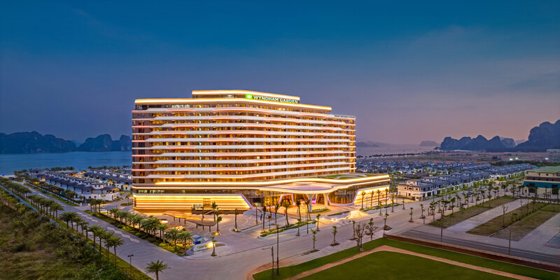 Mong Cai - Van Do Tourism: Experience the Modern Expressway 23 Resort Hotel Van Don