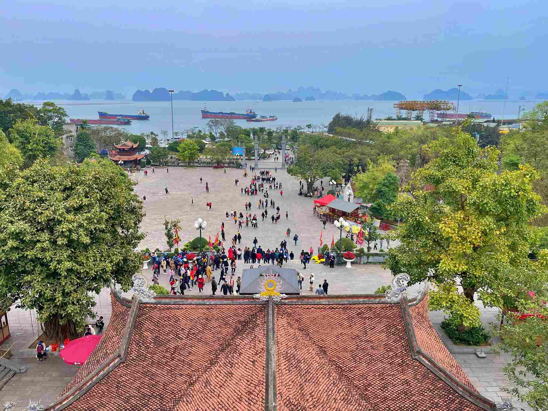Cach Di Chuyen Den Den Cua Ong