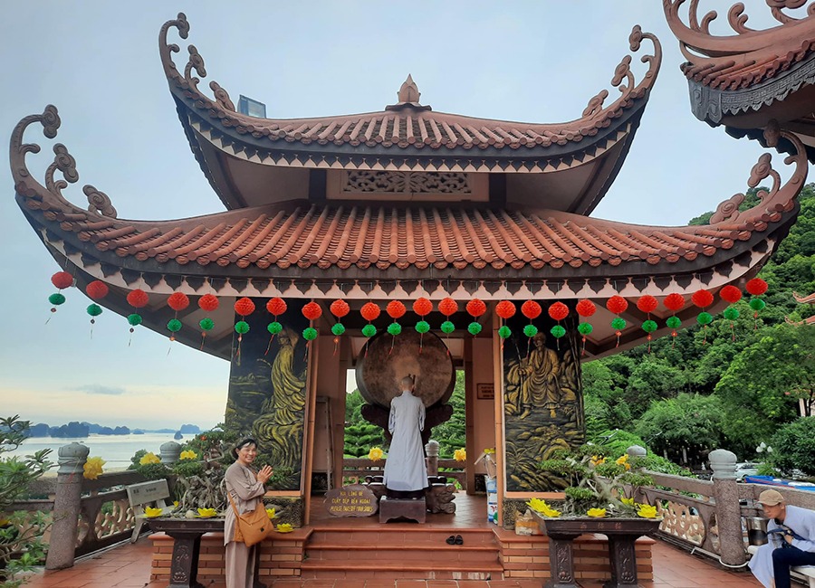 Chua Cai Bau So Huu Vi Tri Tuyet Dep