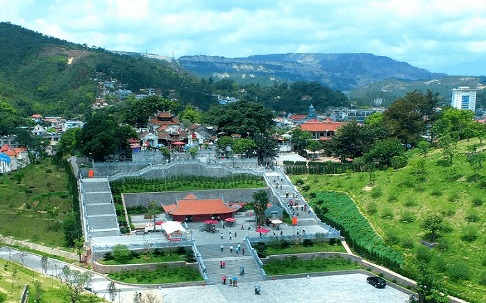 Tham Quan Khu Chinh Trong Den Cua Ong