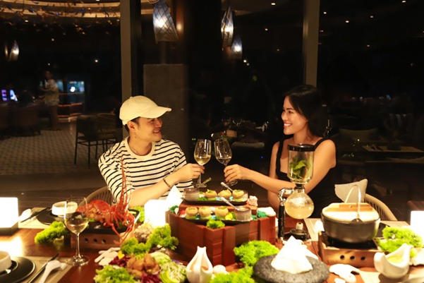 Thuong Thuc Bua Toi Tai Nha Hang I600
