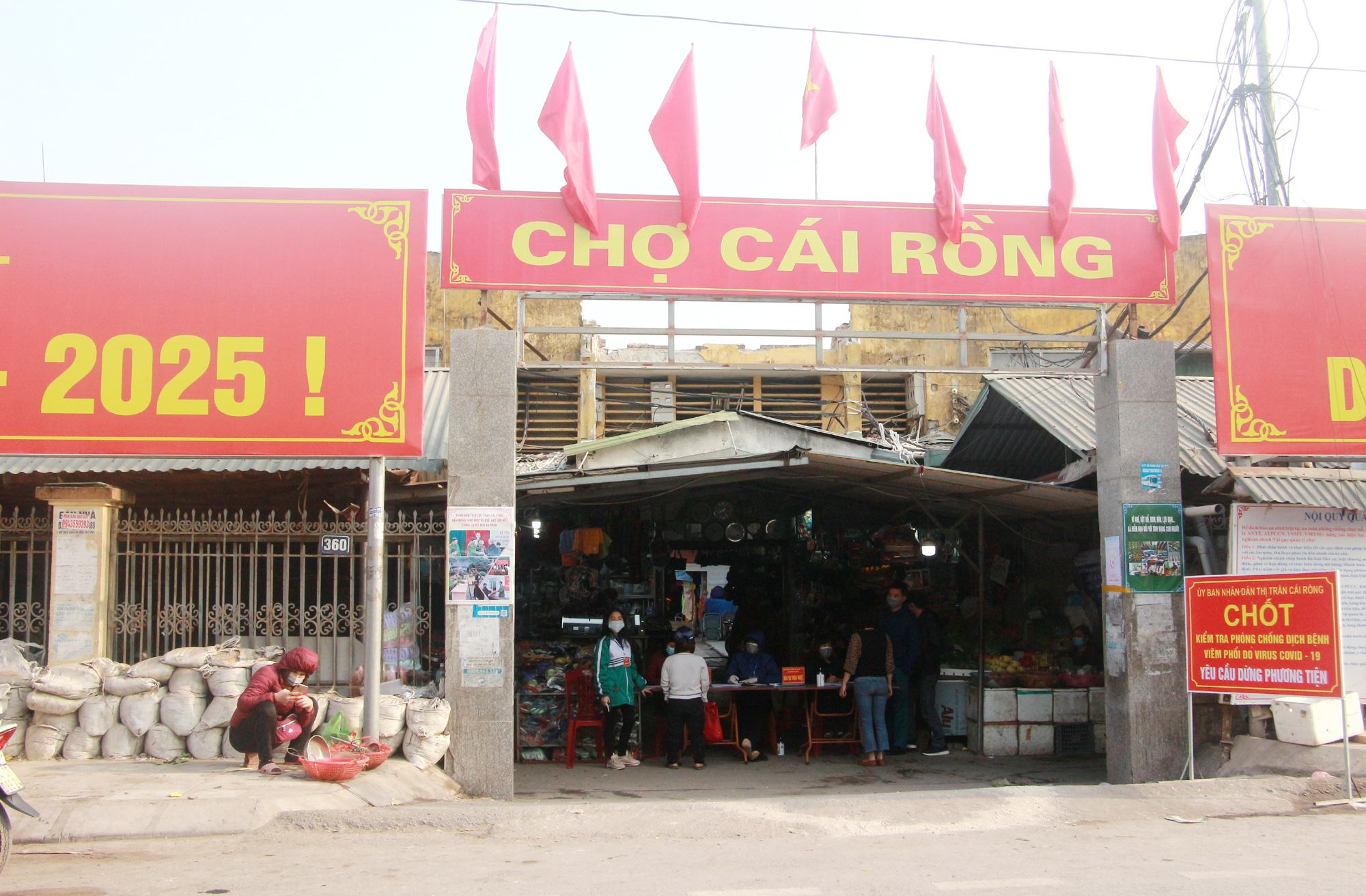 Cho Hai San Van Don 2