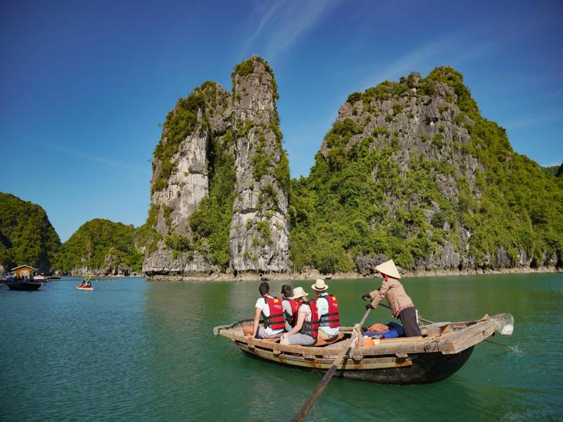 Gợi ý địa điểm du lịch mùa thu miền Bắc được yêu thích nhất hiện nay 30 Chèo Đò Khám Phá Hang Luồn Dành Cho Nhóm Đông Người