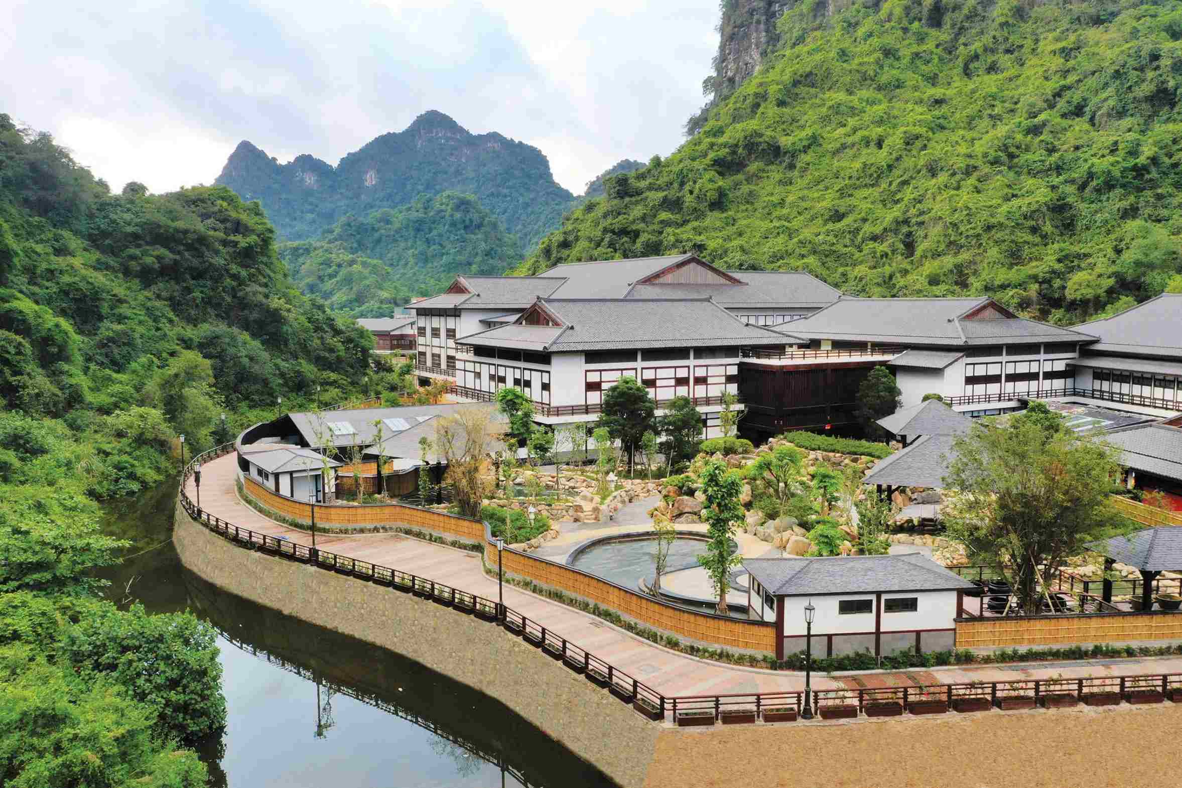 10+ Resort miền Bắc đẹp mê ly, lý tưởng cho gia đình và các cặp đôi 36 Yoko Onsen Quang Hanh Quang Ninh