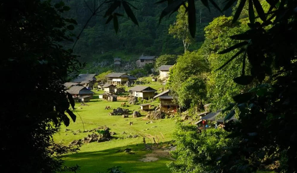 Làng Nguyên Thuỷ Kim Lien Travel